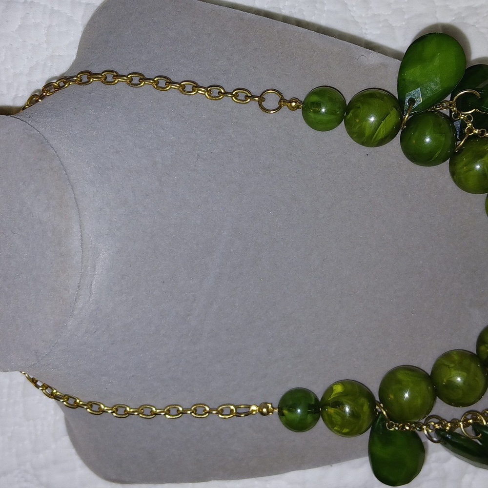 ✨️SOLD✨️Erica Lyons Chic Green Statement Necklace - Picture 3 of 4